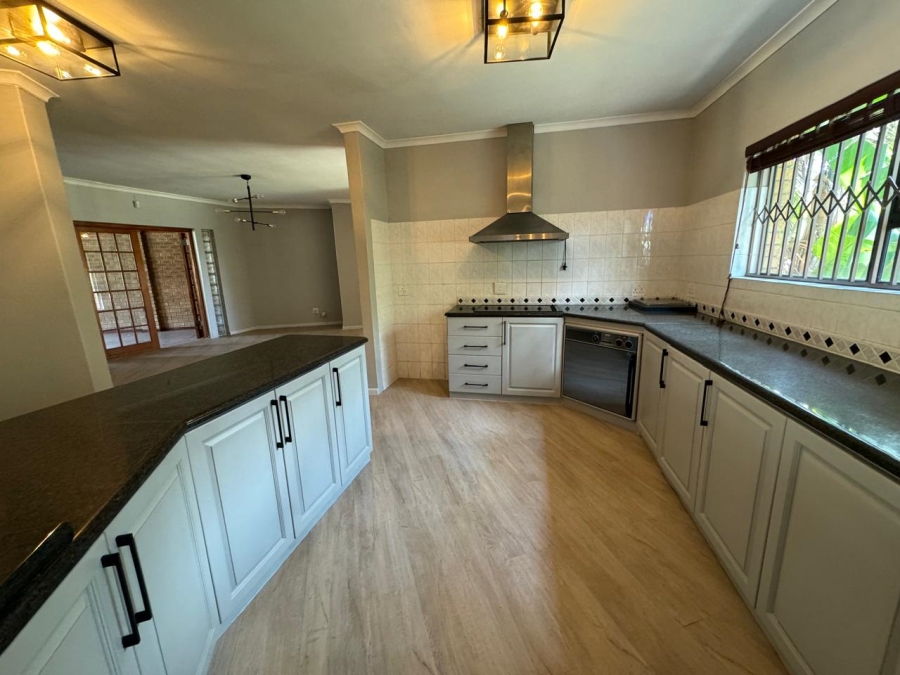 To Let 4 Bedroom Property for Rent in Rouxville Western Cape